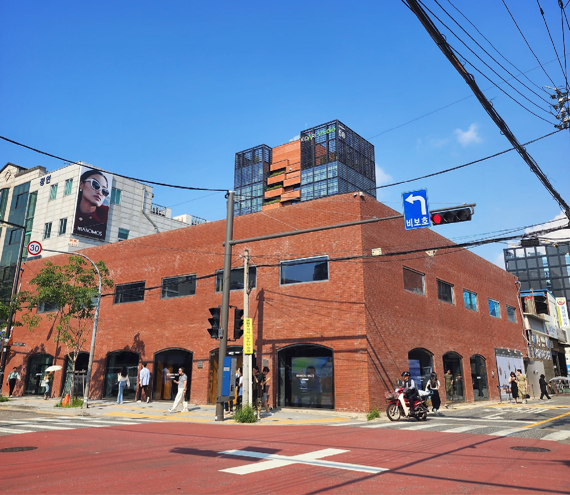아더 스페이스